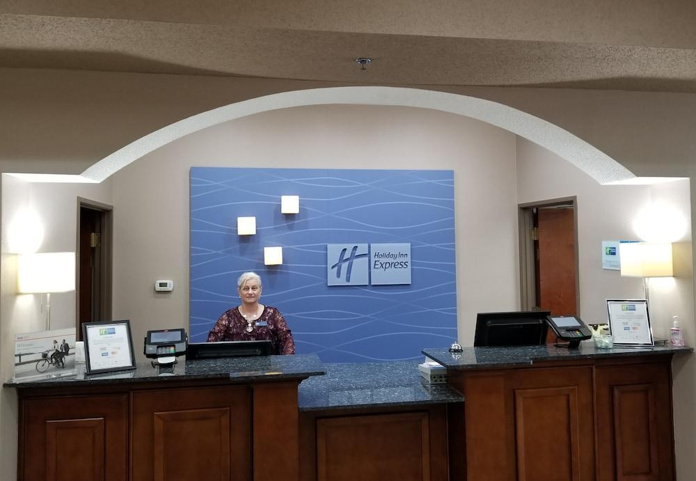 Holiday Inn Express Hotel & Suites Bedford By Ihg Zewnętrze zdjęcie