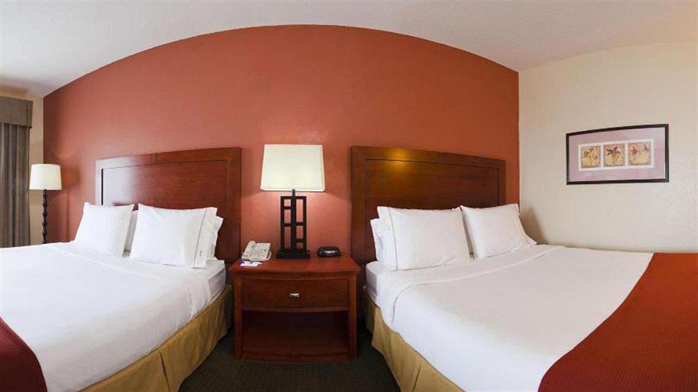 Holiday Inn Express Hotel & Suites Bedford By Ihg Zewnętrze zdjęcie