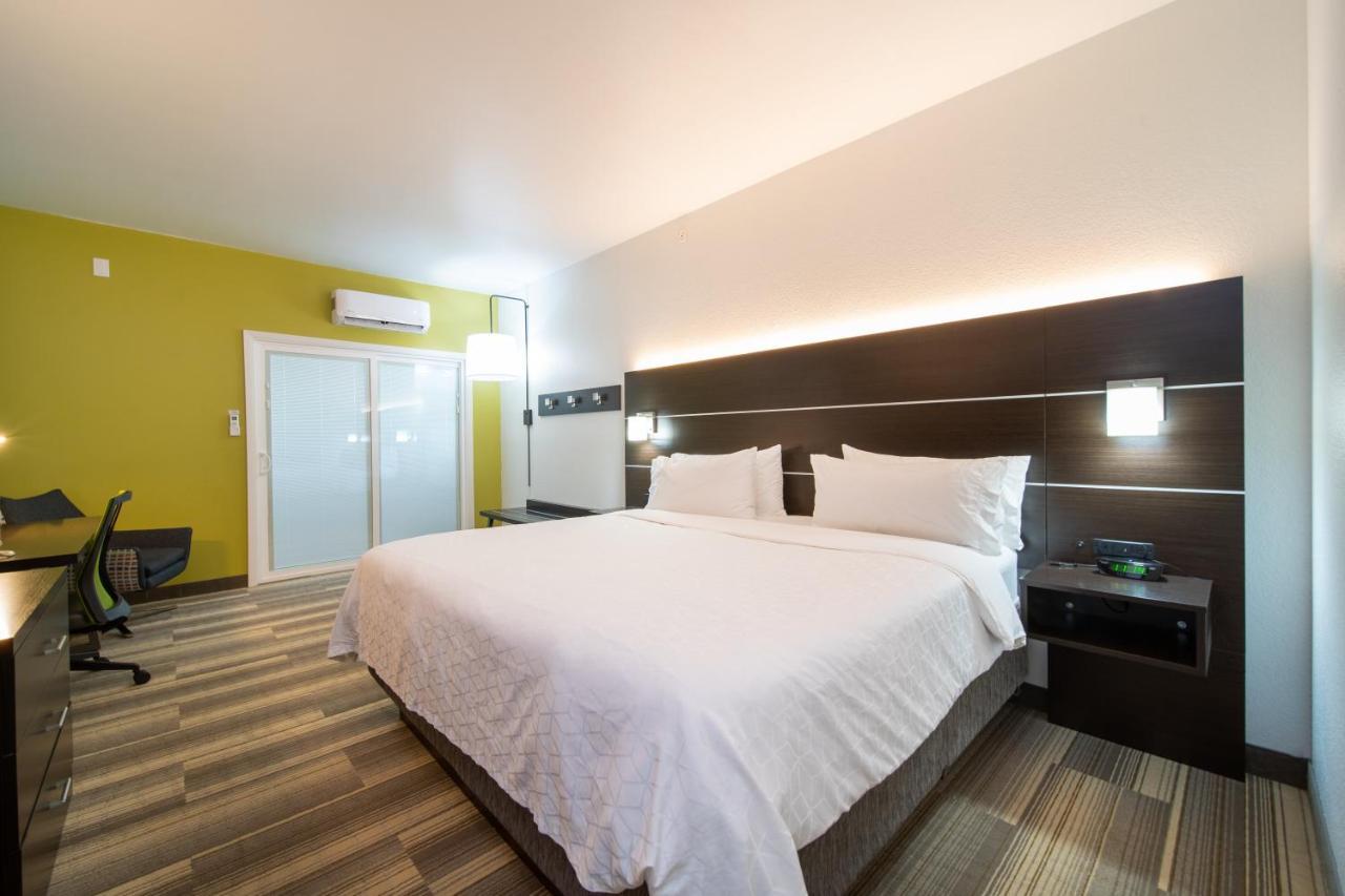 Holiday Inn Express Hotel & Suites Bedford By Ihg Zewnętrze zdjęcie