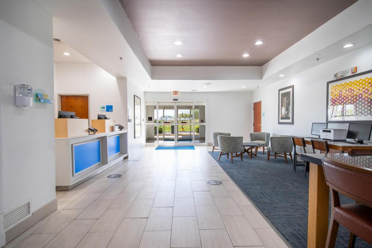 Holiday Inn Express Hotel & Suites Bedford By Ihg Zewnętrze zdjęcie