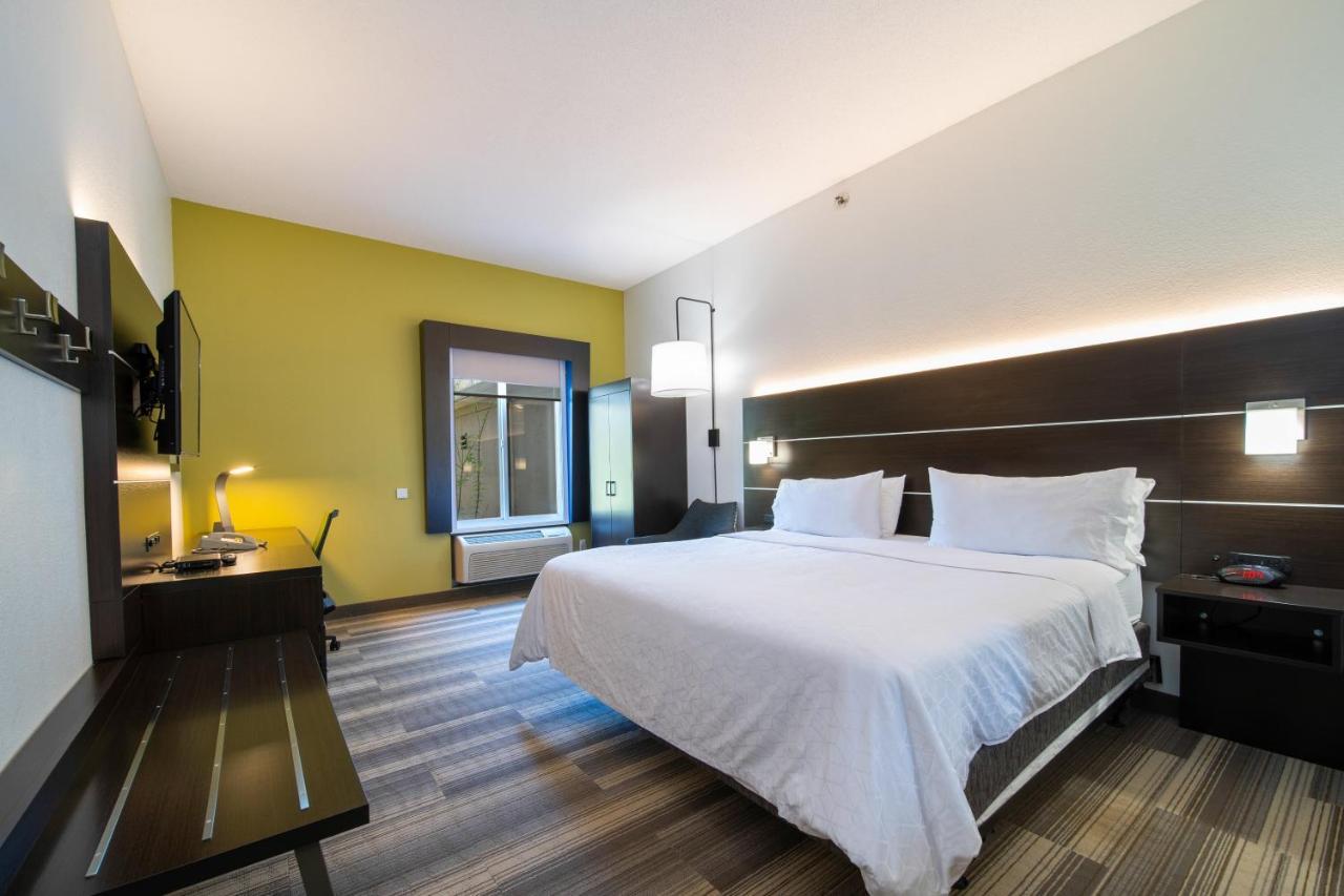 Holiday Inn Express Hotel & Suites Bedford By Ihg Zewnętrze zdjęcie