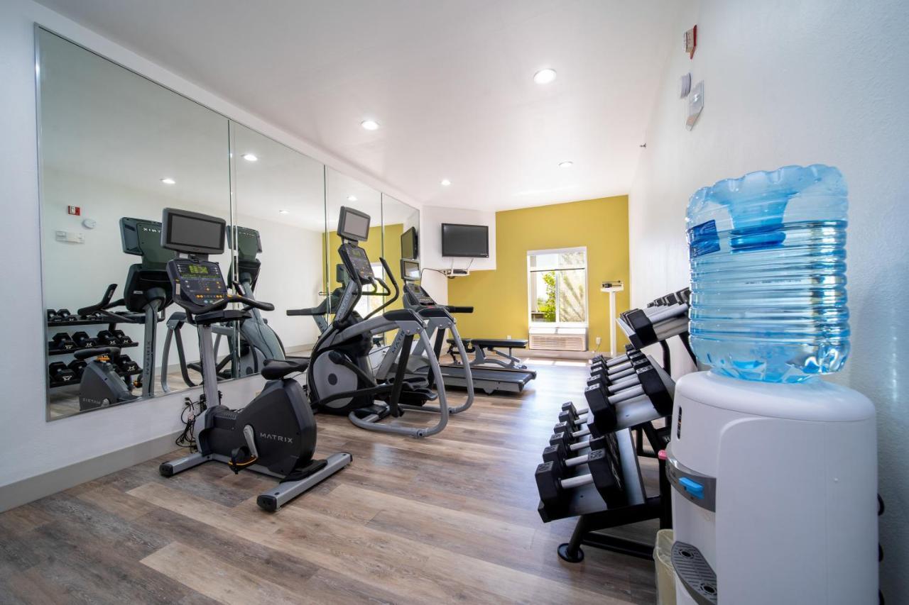 Holiday Inn Express Hotel & Suites Bedford By Ihg Zewnętrze zdjęcie