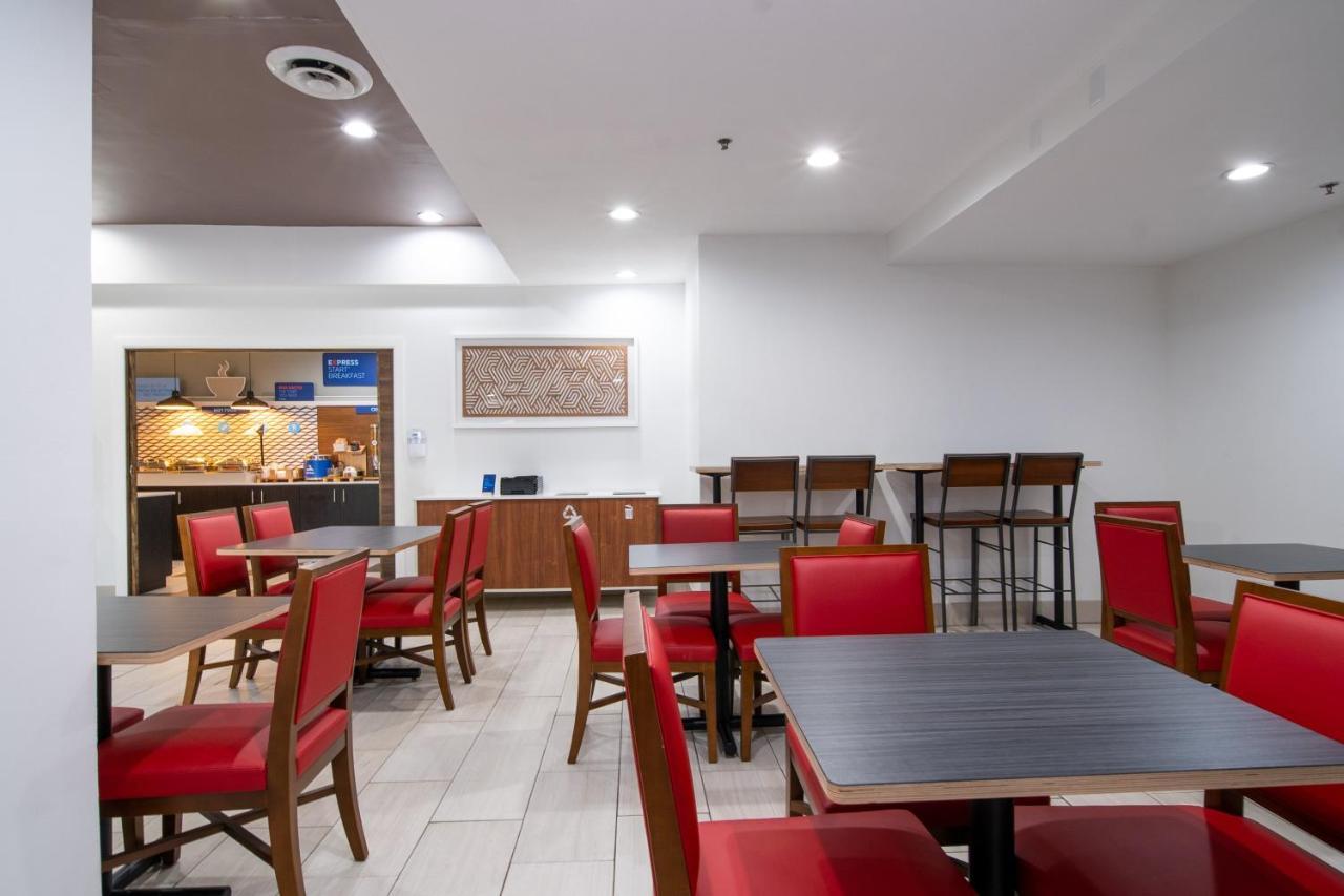 Holiday Inn Express Hotel & Suites Bedford By Ihg Zewnętrze zdjęcie