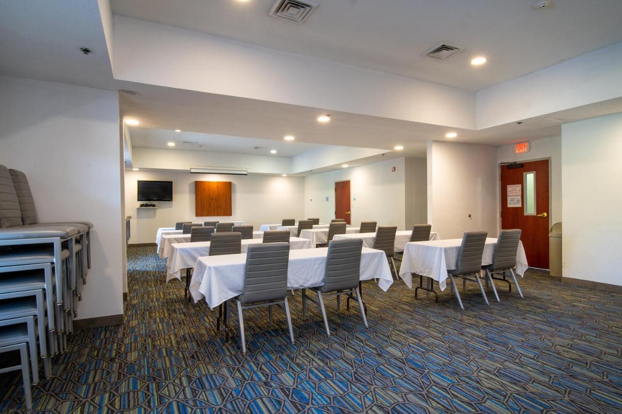 Holiday Inn Express Hotel & Suites Bedford By Ihg Zewnętrze zdjęcie