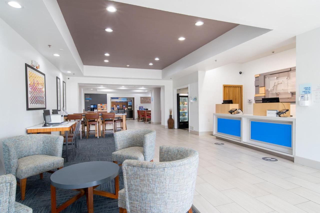 Holiday Inn Express Hotel & Suites Bedford By Ihg Zewnętrze zdjęcie