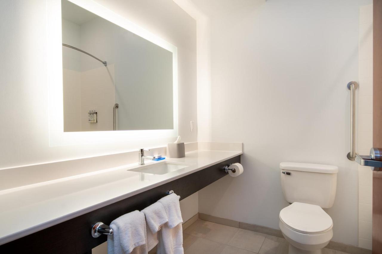 Holiday Inn Express Hotel & Suites Bedford By Ihg Zewnętrze zdjęcie