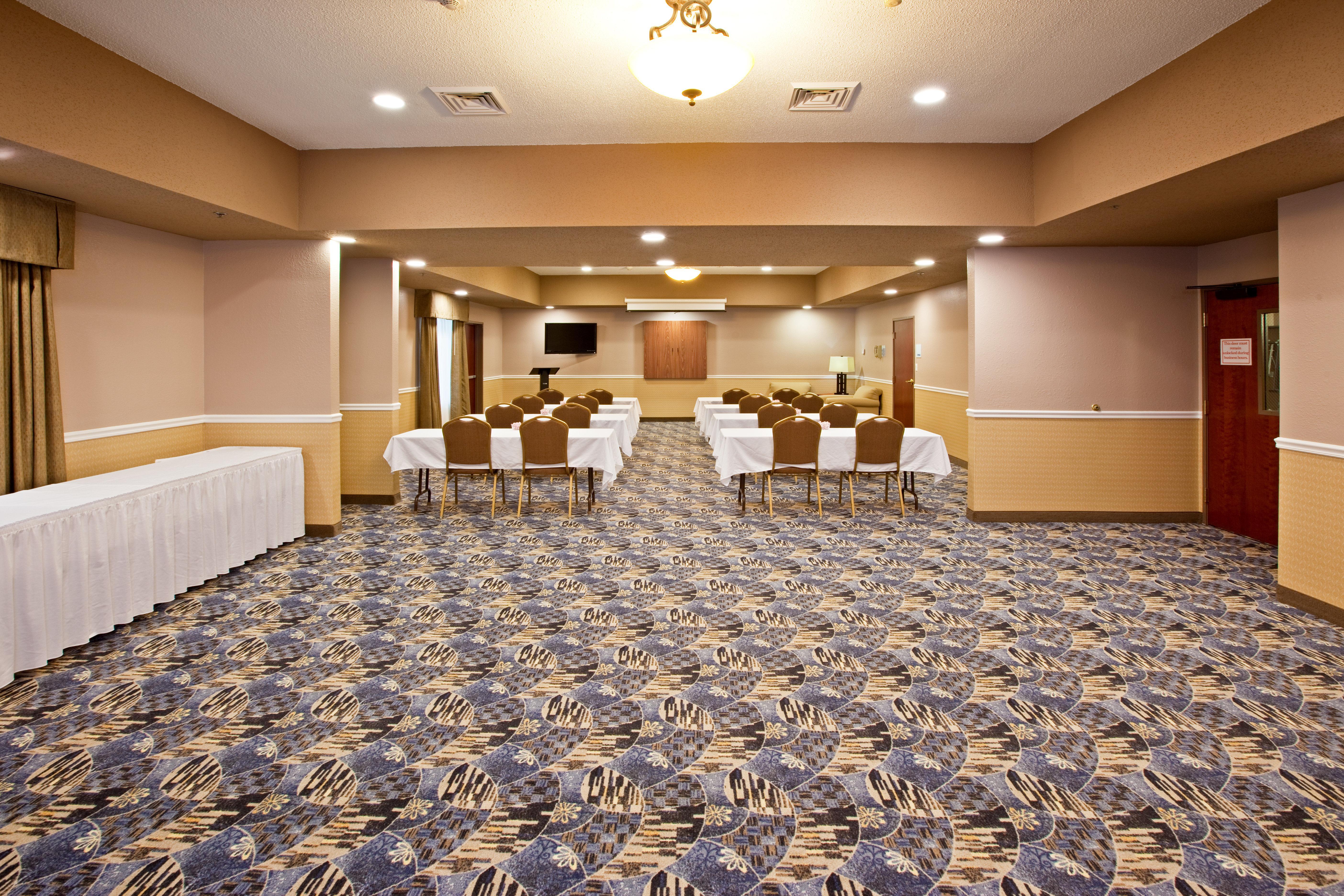 Holiday Inn Express Hotel & Suites Bedford By Ihg Zewnętrze zdjęcie