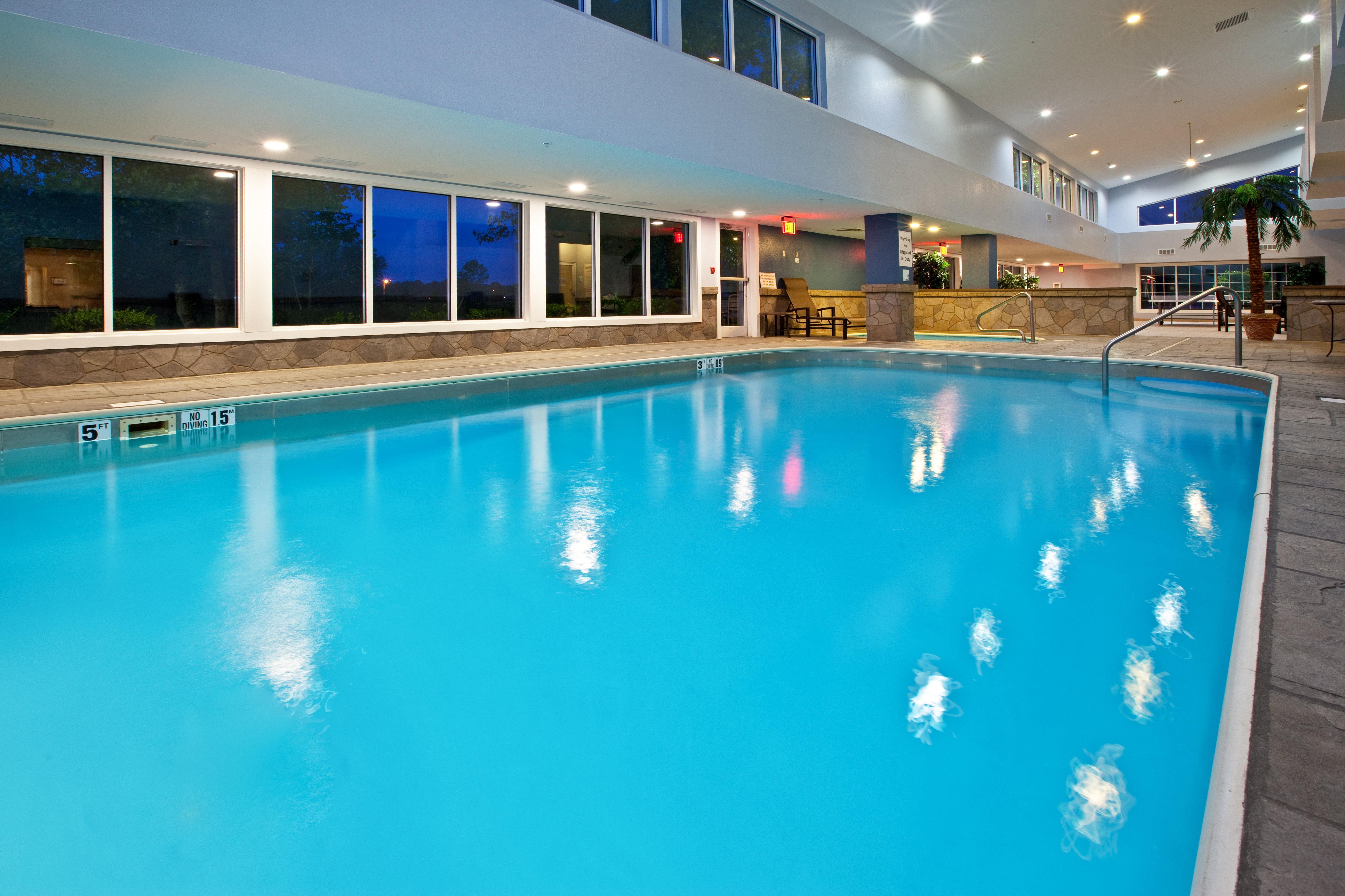 Holiday Inn Express Hotel & Suites Bedford By Ihg Zewnętrze zdjęcie