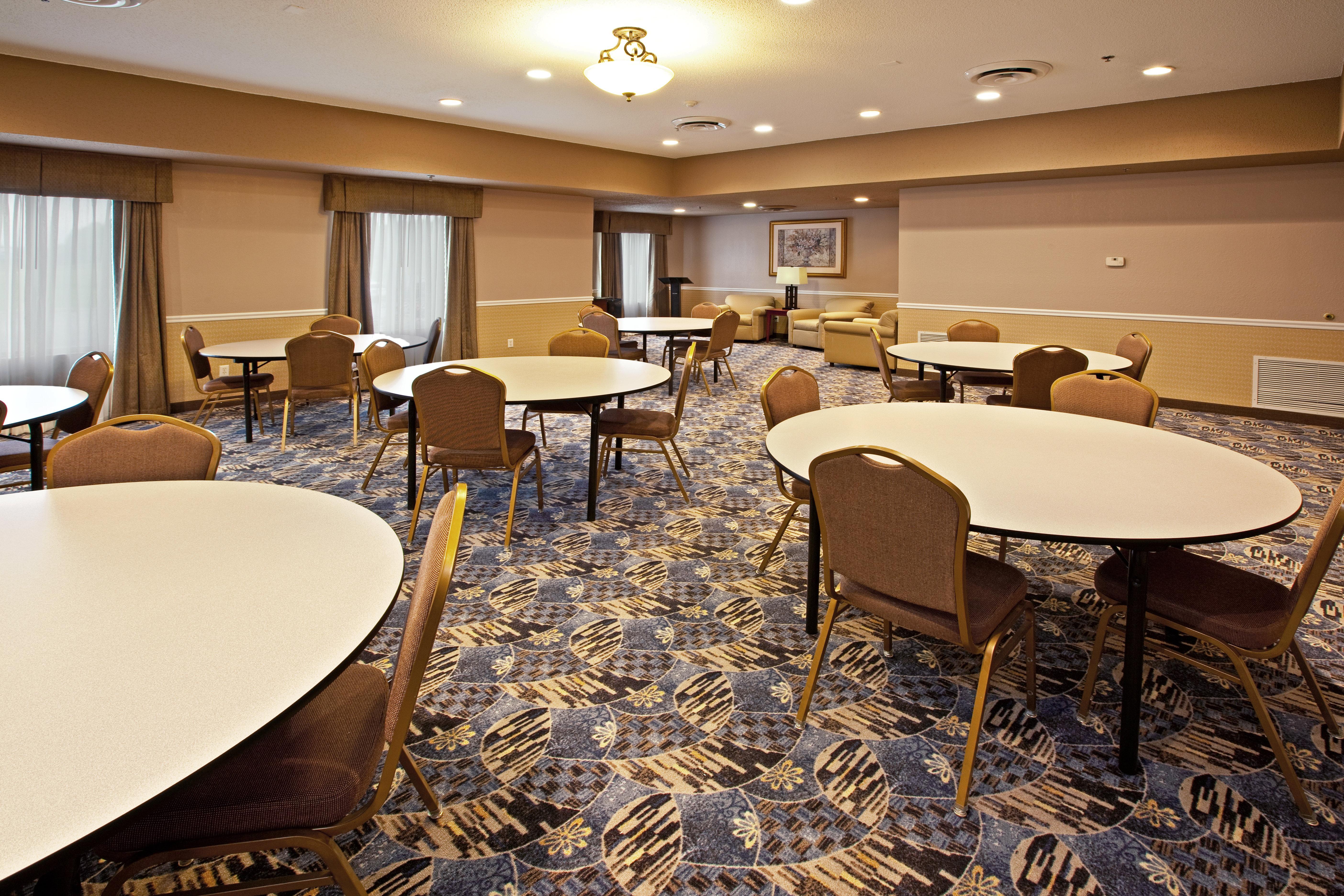 Holiday Inn Express Hotel & Suites Bedford By Ihg Zewnętrze zdjęcie