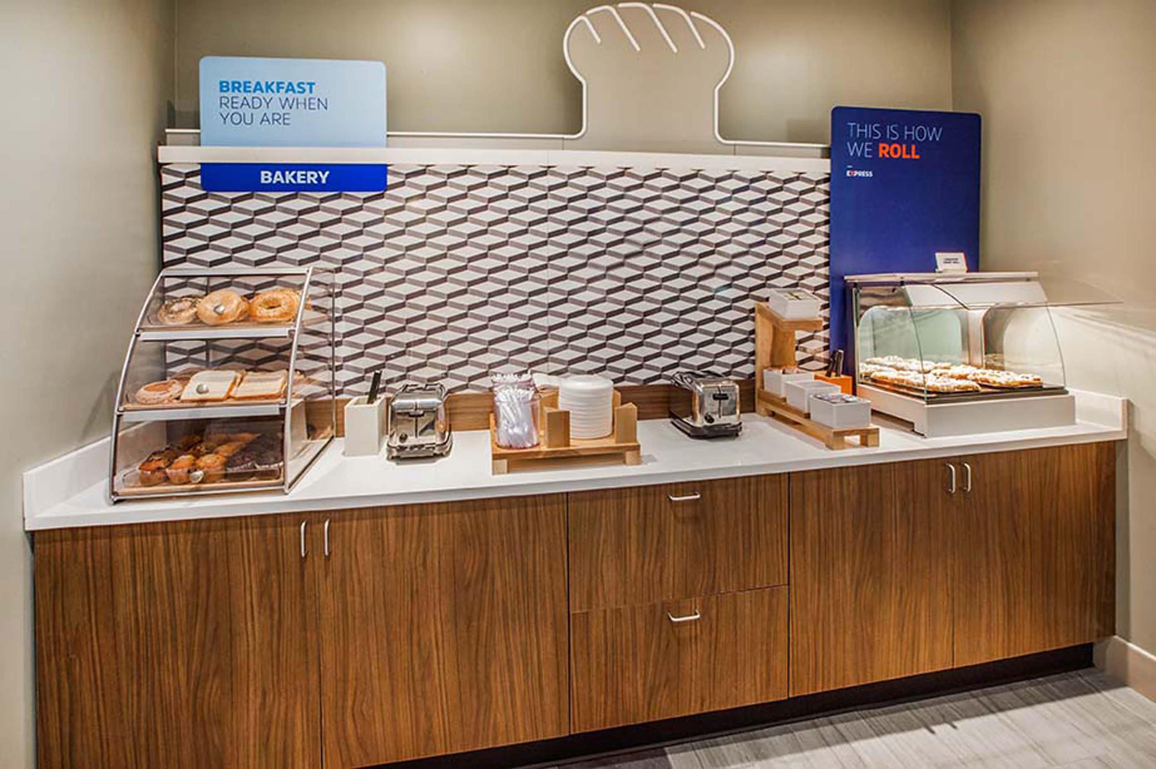 Holiday Inn Express Hotel & Suites Bedford By Ihg Zewnętrze zdjęcie