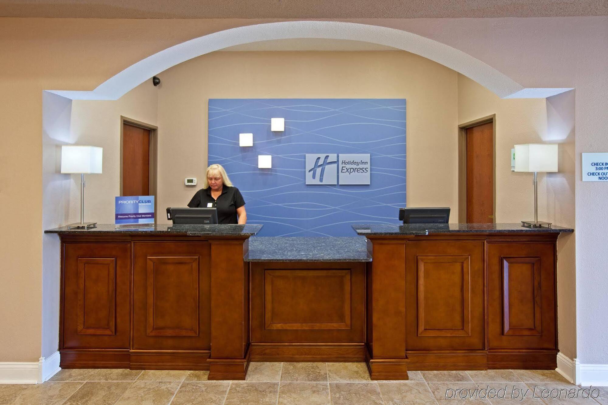 Holiday Inn Express Hotel & Suites Bedford By Ihg Zewnętrze zdjęcie